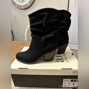 Black Heeled Boots memory foam size 6